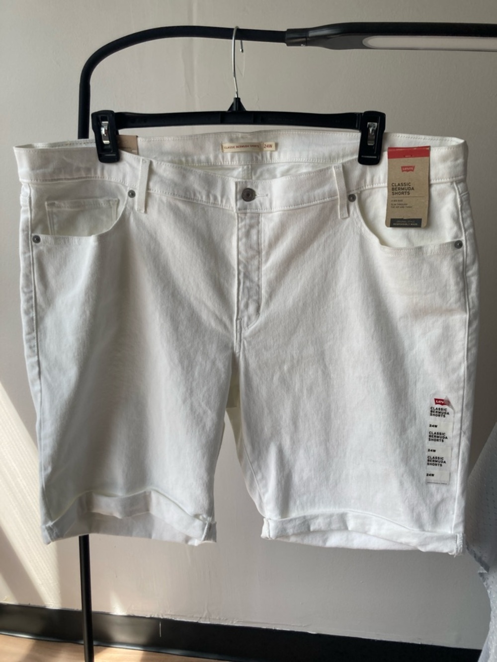 Levi’s white mid rise Bermuda jean short white cuffed Bermuda short 24W - Picture 17 of 17